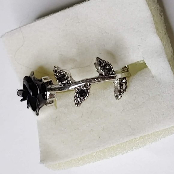 Silver Tone Ring Black Rose Rhinestone in each Leaf - Picture 4 of 4